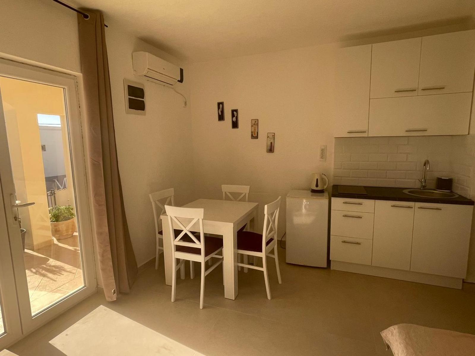 Talija Apartments Krimovica Budva Rum bild