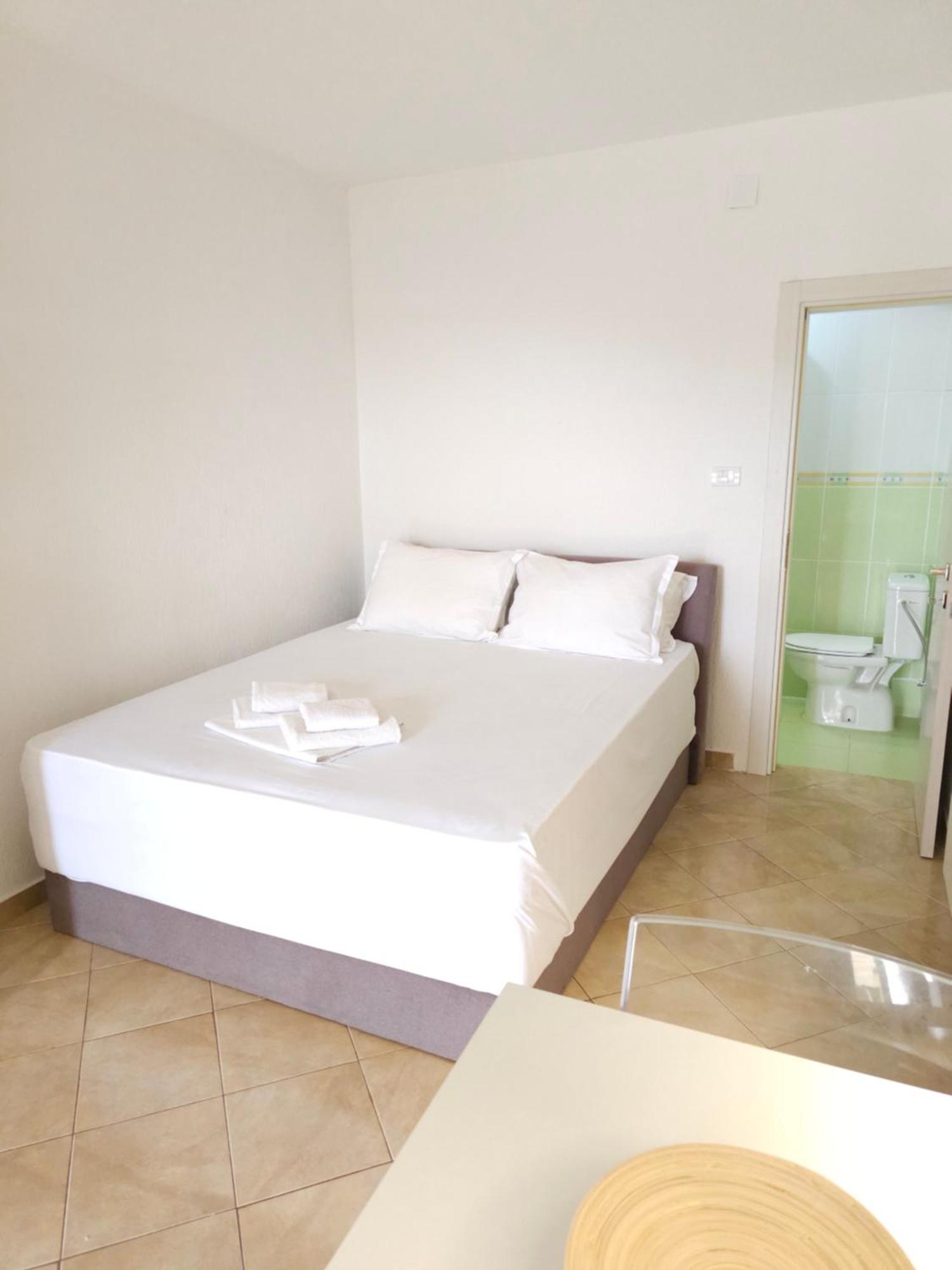 Talija Apartments Krimovica Budva Rum bild