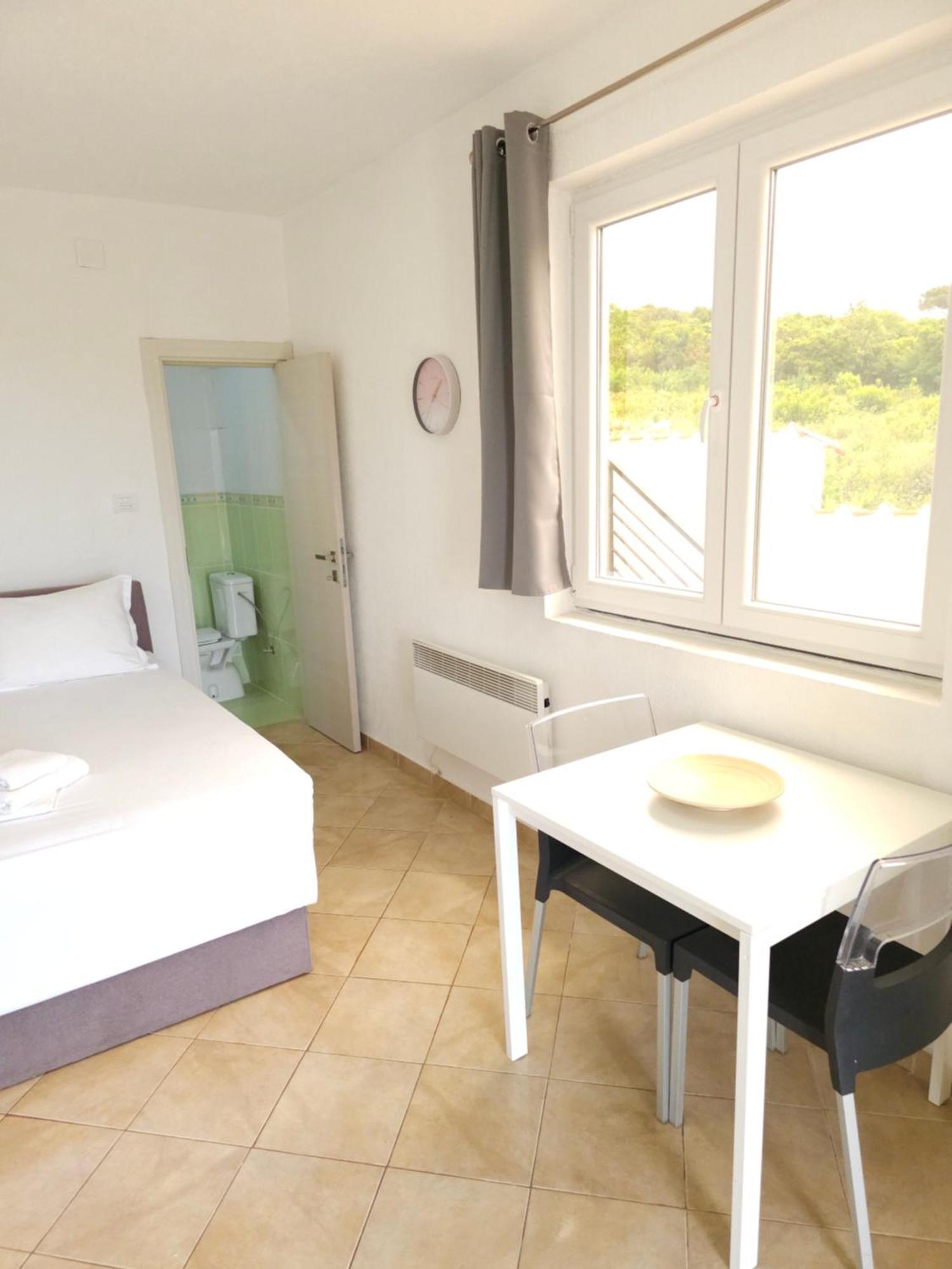 Talija Apartments Krimovica Budva Rum bild